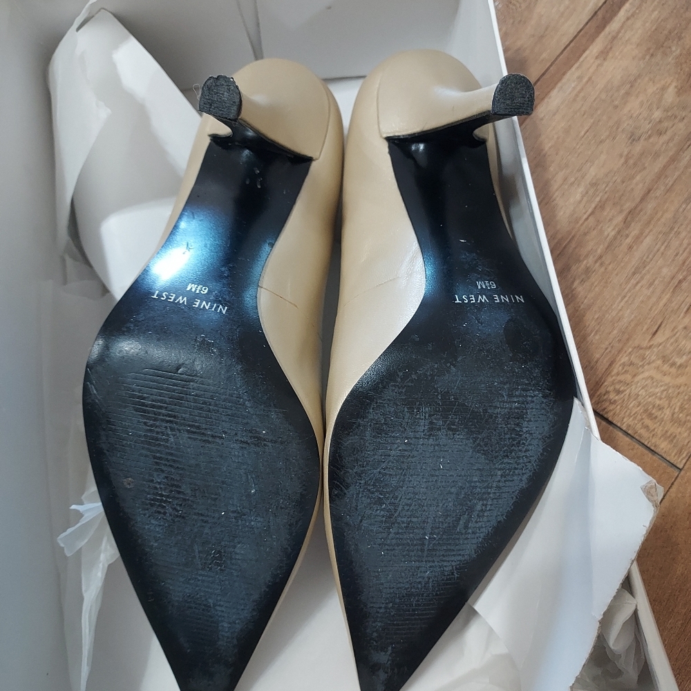 Gold leather stilettos, Nine West, 6.5 - Picture 7 of 8